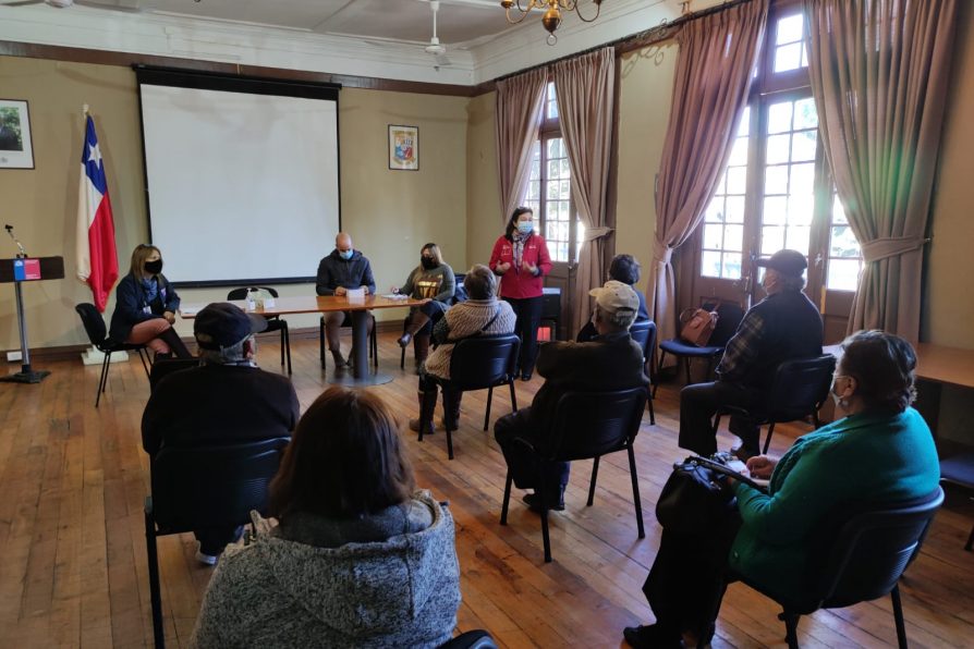 Jornada informativa con adultos mayores Delegación Presidencial Provincial del Huasco.