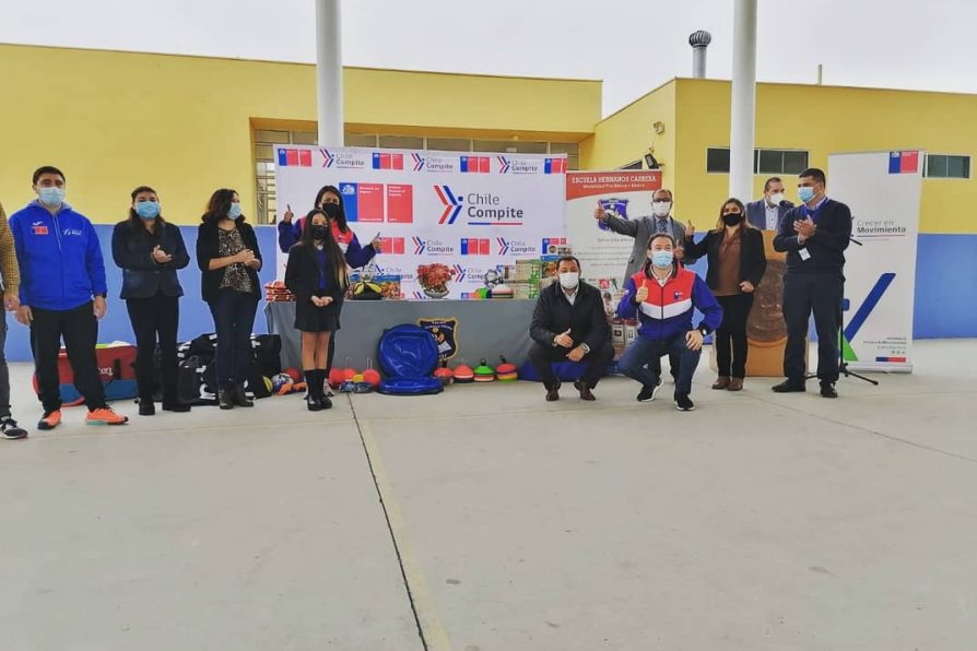 Escuela “Hermanos Carrera” de Vallenar recibe implementación del Mindep-IND para sus talleres deportivos