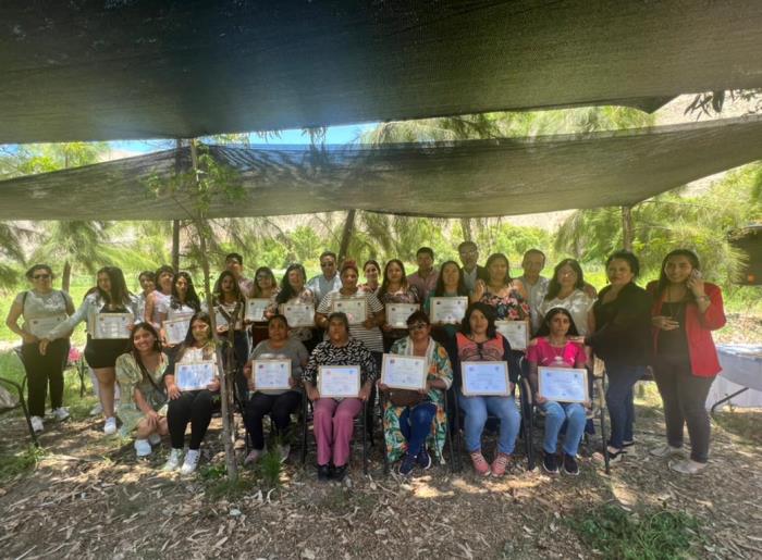 En Alto del entregan certificación de programa Mujeres Jefas de Hogar