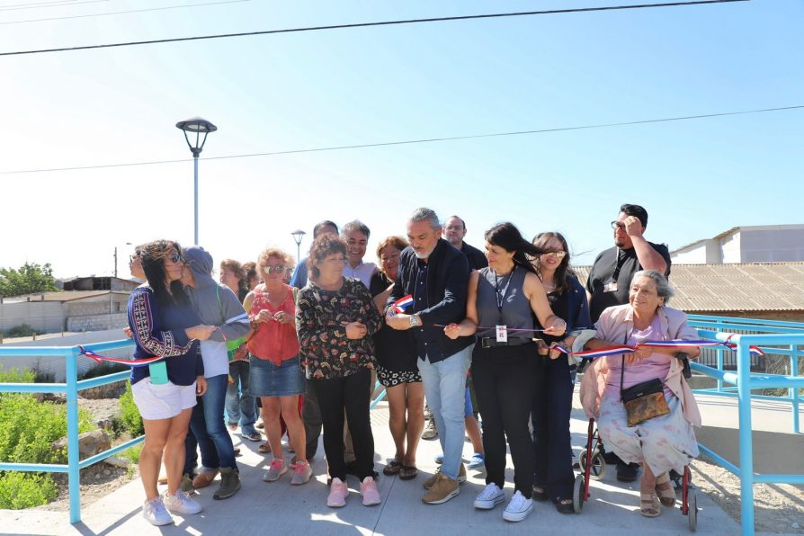 <strong>“Paseo Peatonal Eje Camilo Henríquez” se inauguró en Huasco</strong>