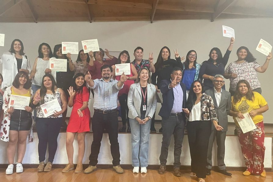 <strong>Jefas de Hogar de Alto del Carmen potencian sus autonomías certificándose en “Curso de conducción Clase B”</strong>