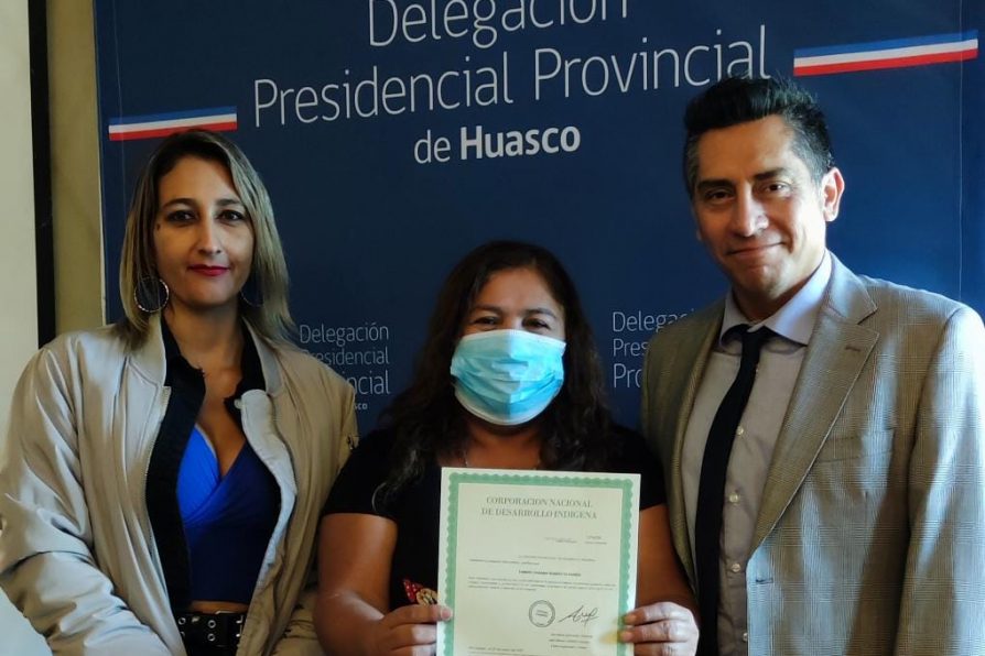 Personas de Pueblos Originarios reciben su Certificado Indígena en Vallenar