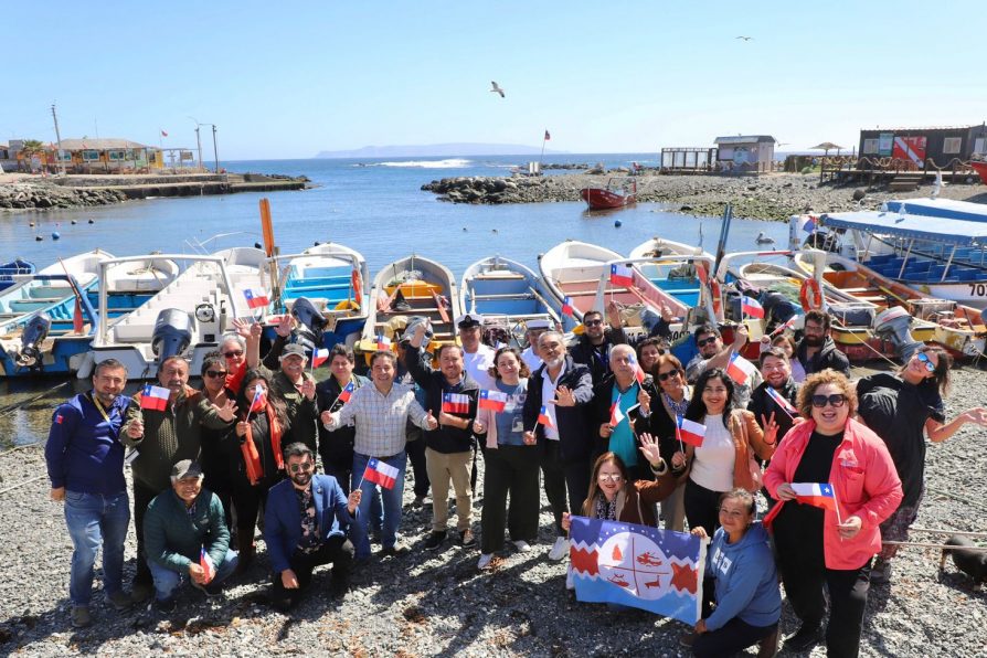 En Caleta Chañaral de Aceituno se lleva a acabo dialogo con la comunidad sobre alcances de la promulgación de área marina protegida