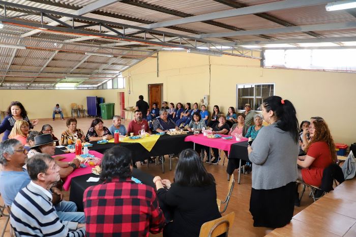 Vecinos de Maitencillo conversan sobre iniciativas culturales