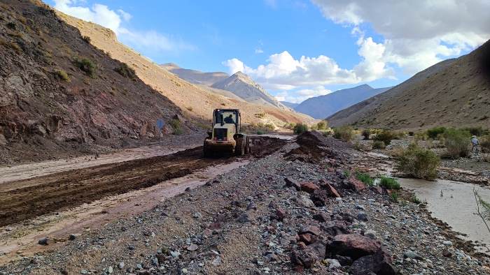 En Alto del Carmen, trabajos de vialidad permiten restablecer conectividad en  ruta dañada por precipitaciones