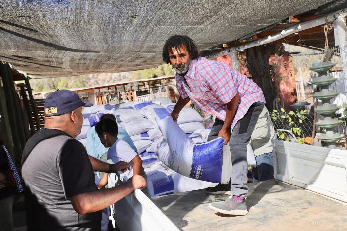 Entregan ayuda a crianceros de la comuna de Vallenar