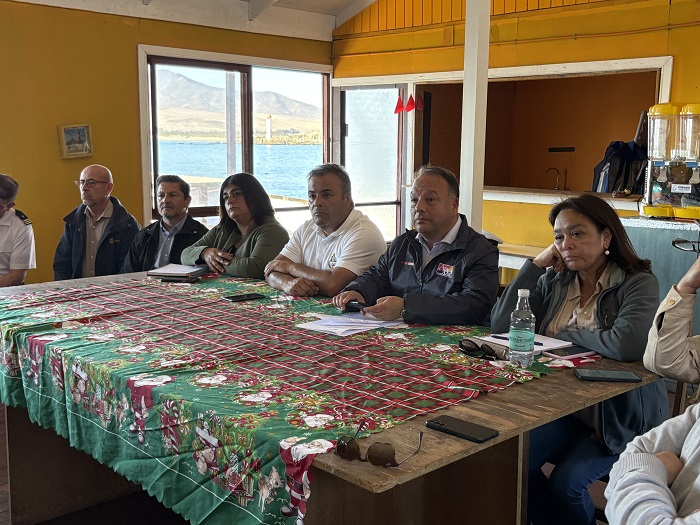 Sesiona mesa provincial de la pesca artesanal en la comuna de Huasco