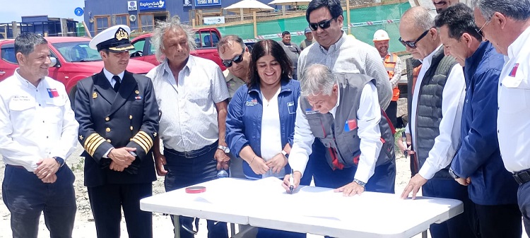 Instalan primera piedra para las obras de mejoramiento de infraestructura portuaria en caleta Chañaral de Aceituno, en la comuna de Freirina.