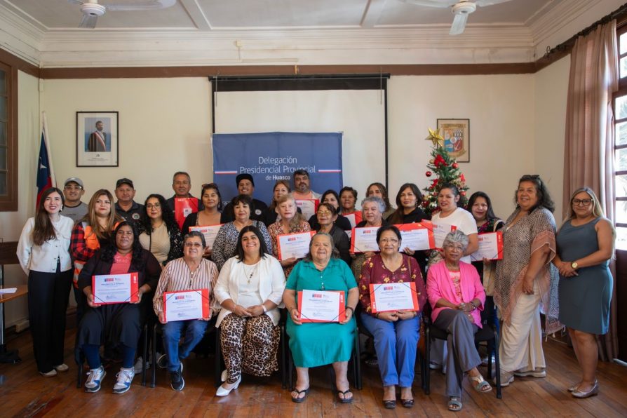 Ceremonia entrega Fondo Social Presidente de la República 2025.