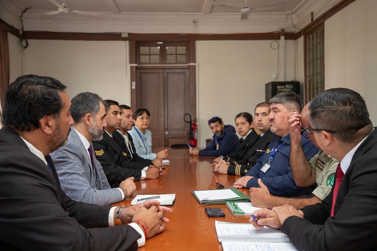 Delegado Presidencial Provincial se reune con Sernapesca