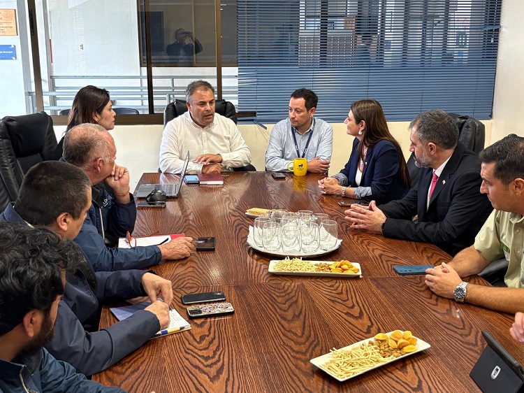 Autoridades se reunen en Huasco para coordinar trabajo conjunto