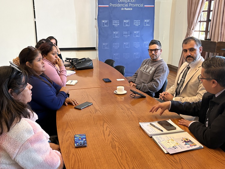 Dirigentes de la Unión Comunal de Juntas de Vecinos de Vallenar se reunen con DPP Huasco