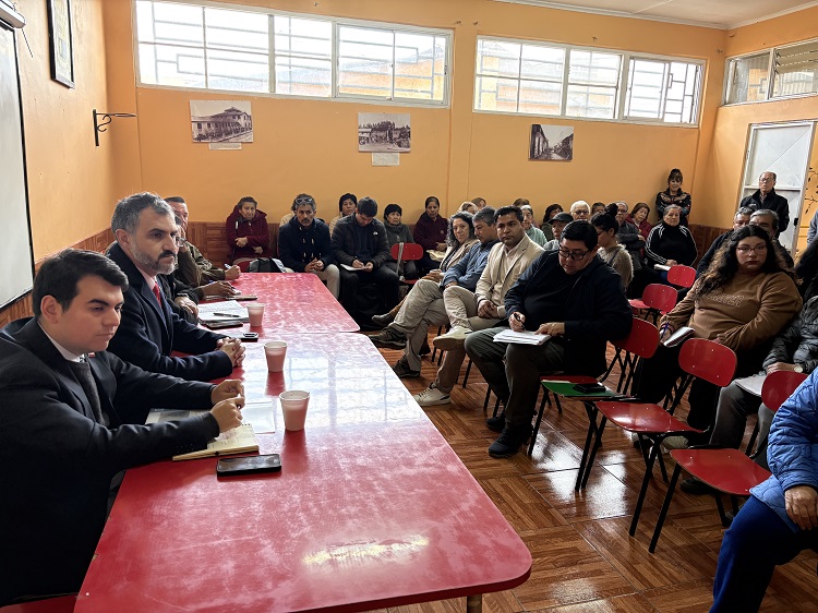 Gobierno y comunidad avanzan en la búsqueda de soluciones de conectividad para el nuevo CESFAM Altiplano Norte